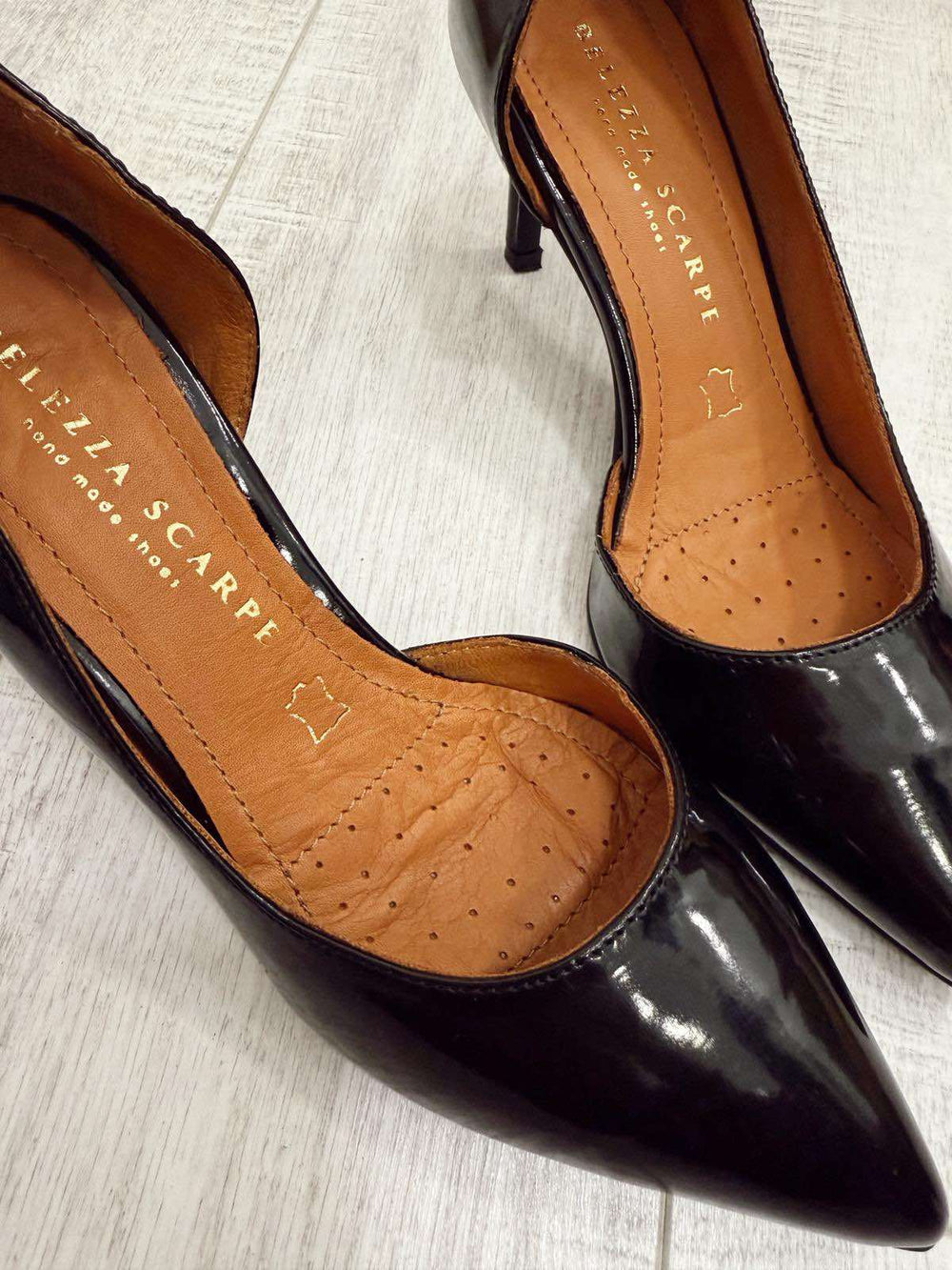 Leather heels F335 - BLACK