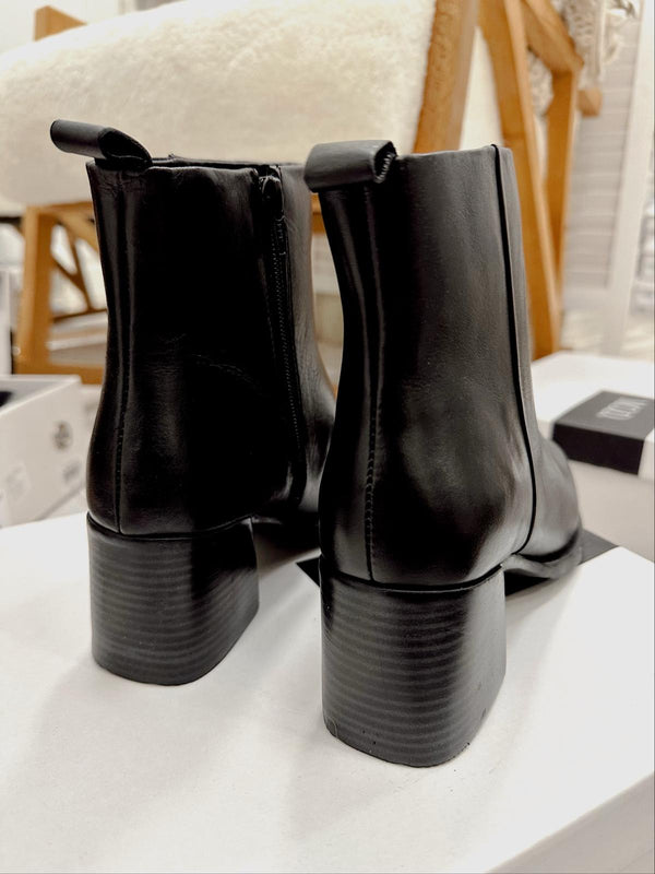 Leather booties F878 - BLACK