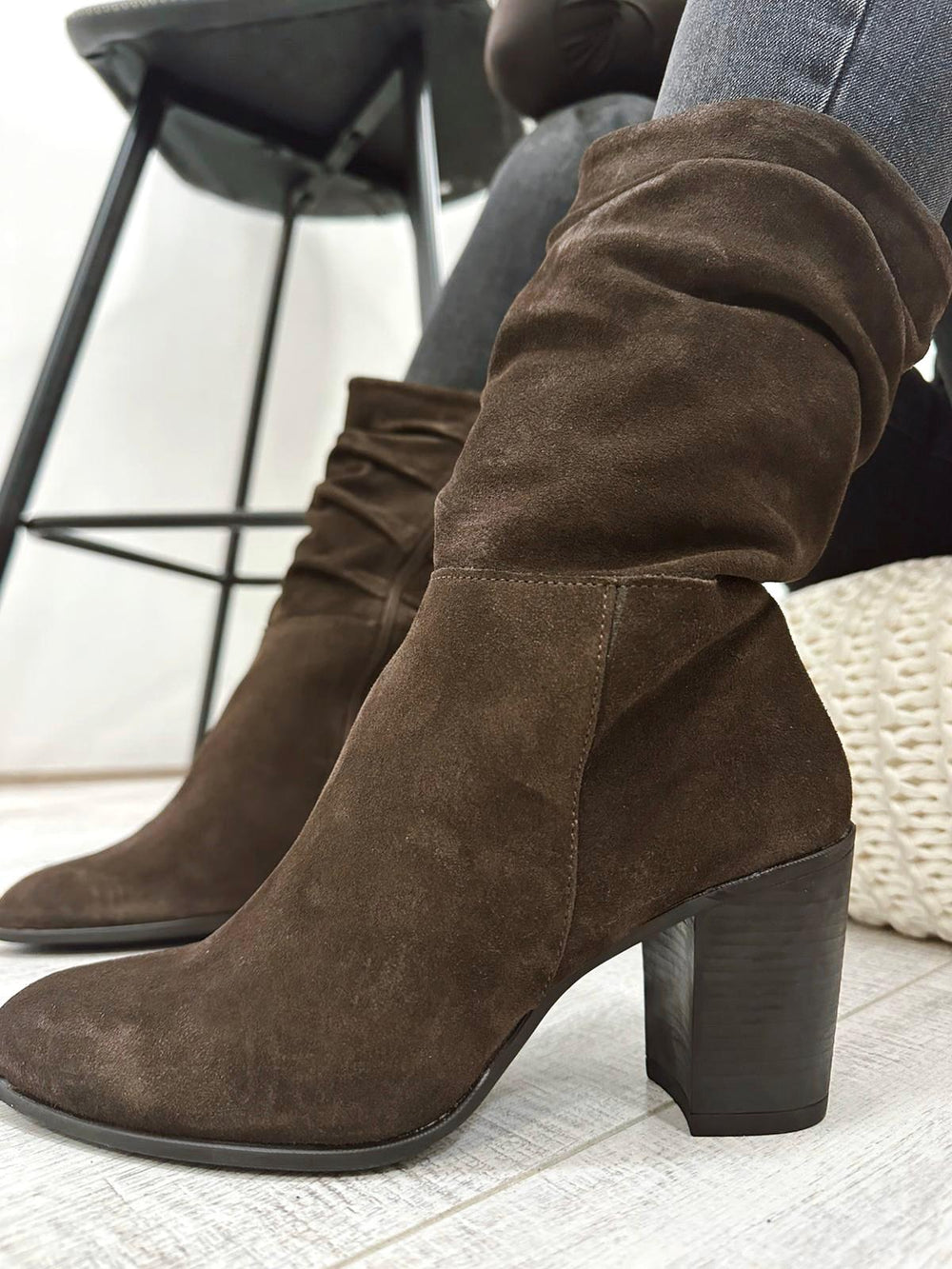 Leather booties F801 - BROWN