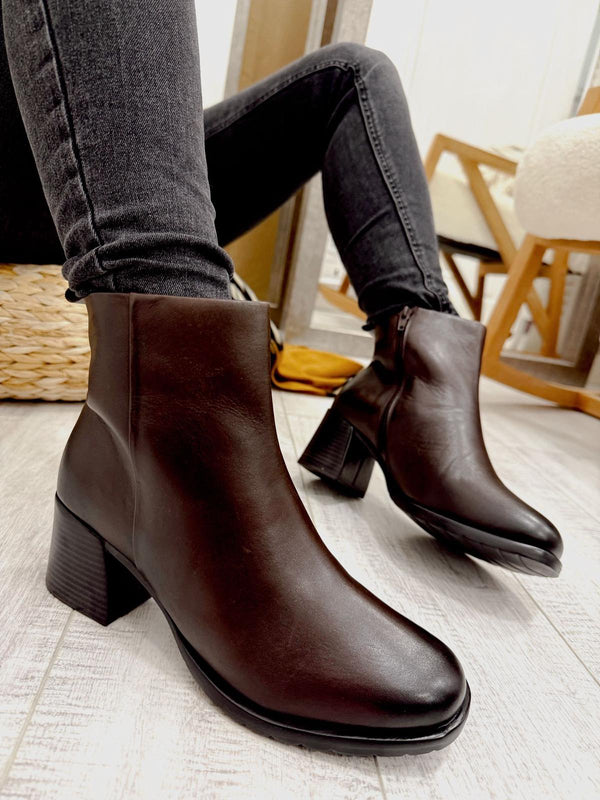 Leather booties F878 - BROWN