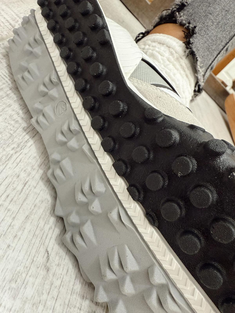 Women sneakers F580 - GREY