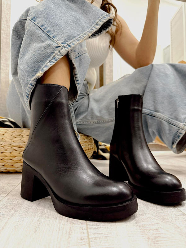 Leather booties F835 - BLACK