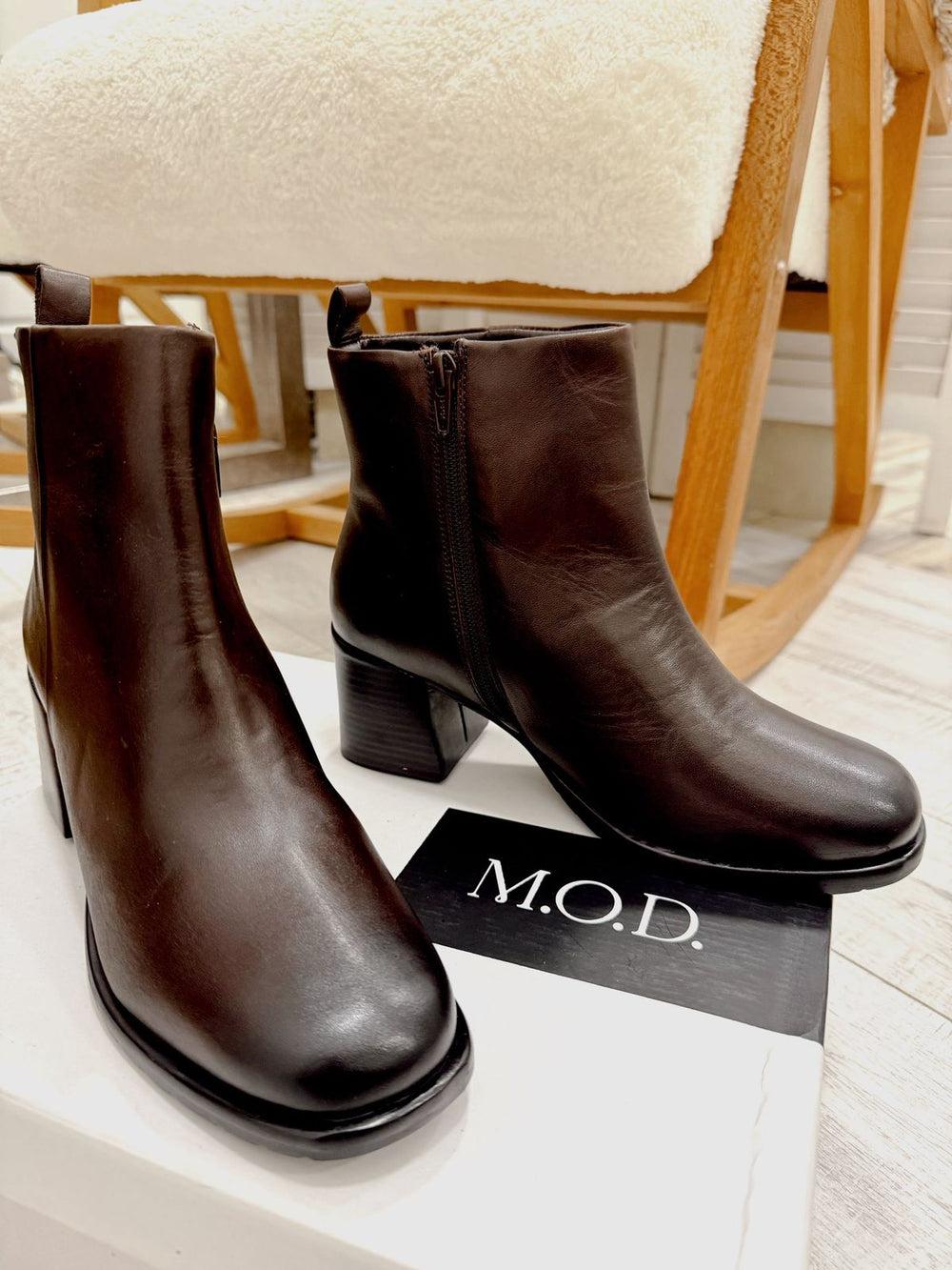 Leather booties F878 - BROWN
