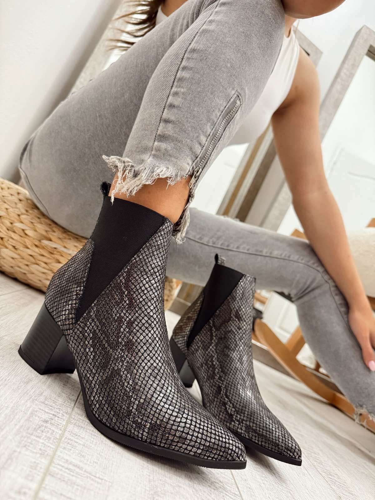 Lederstiefeletten F590 - SCHWARZ