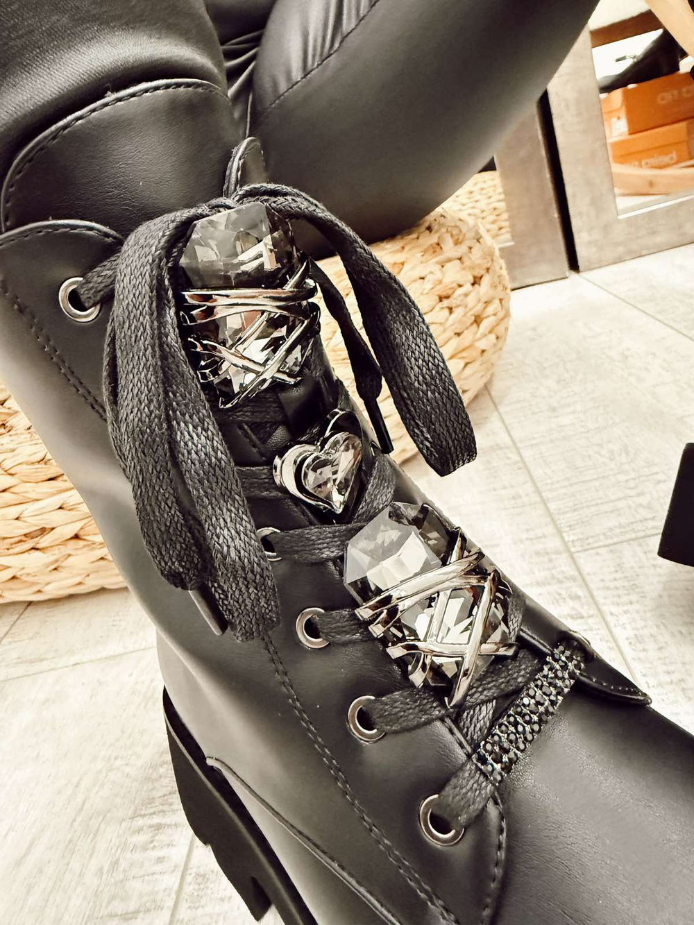 Women booties F496 - BLACK