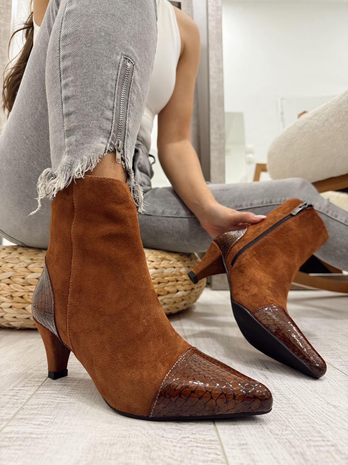 Leather booties F617 - CAMEL