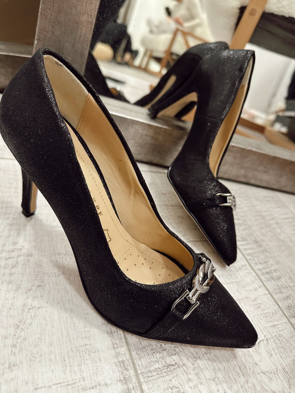 Leather heels F953 - NEAGRĂ