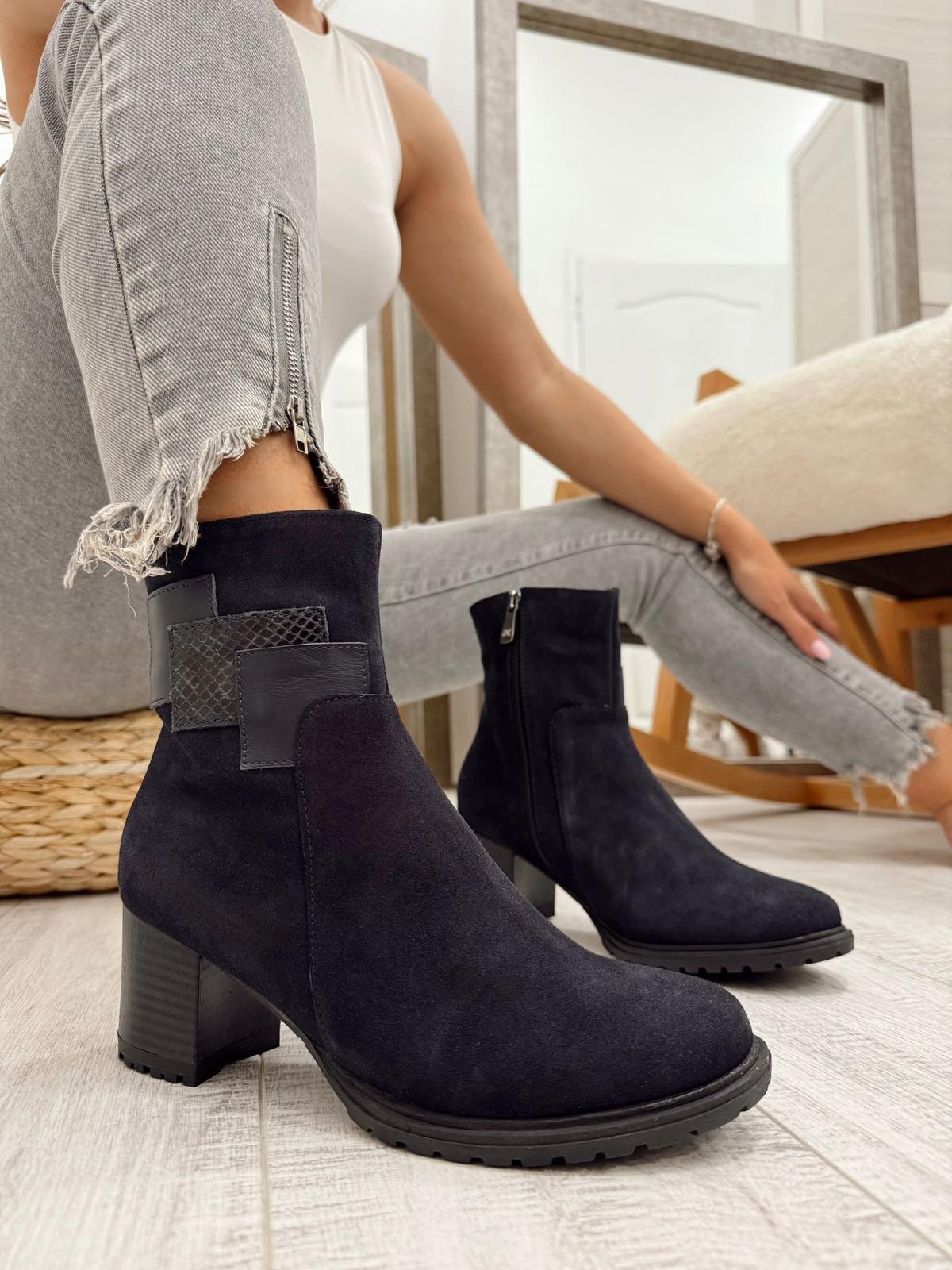 Leather booties F594 - NAVY