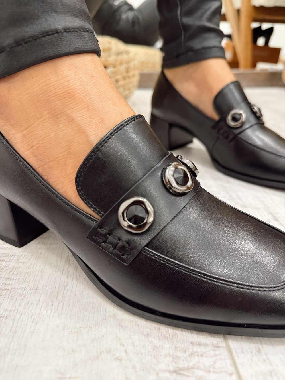 Pantofi de damă F484 - NEAGRĂ