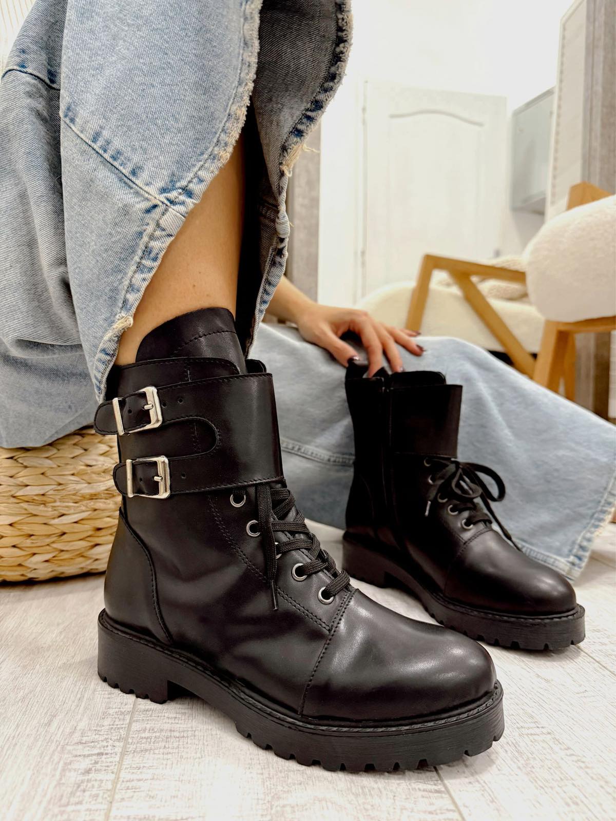 Leather booties F842 - BLACK