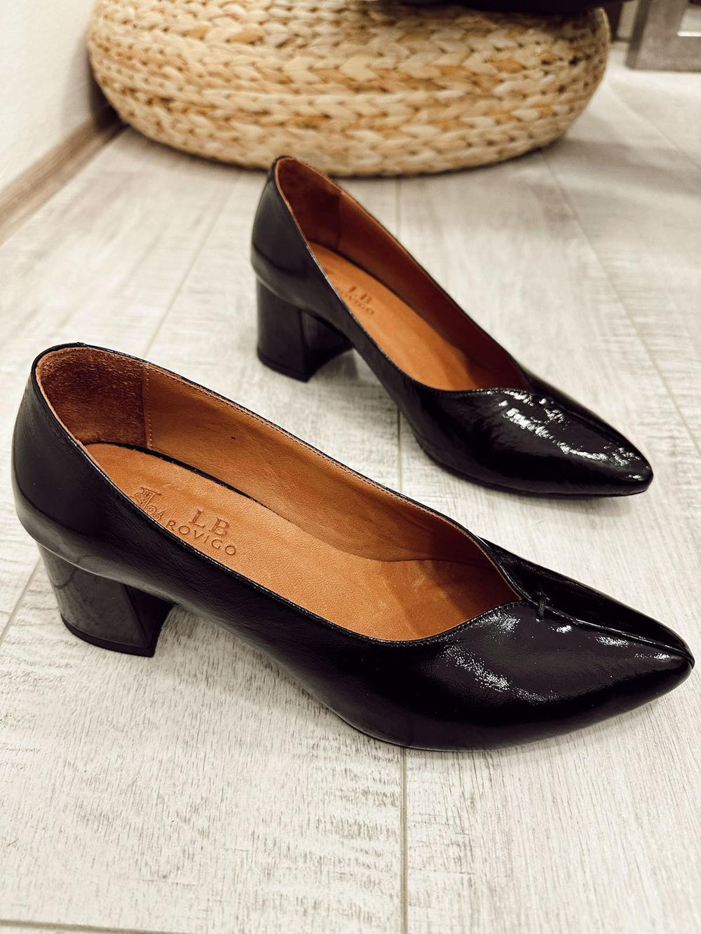 Leather heels F952 - BLACK