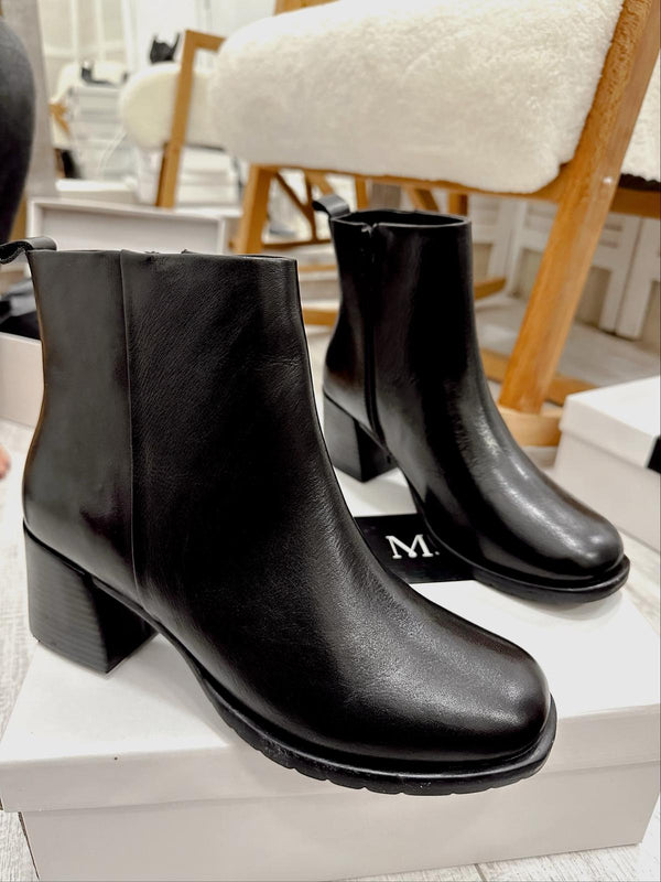 Leather booties F878 - BLACK