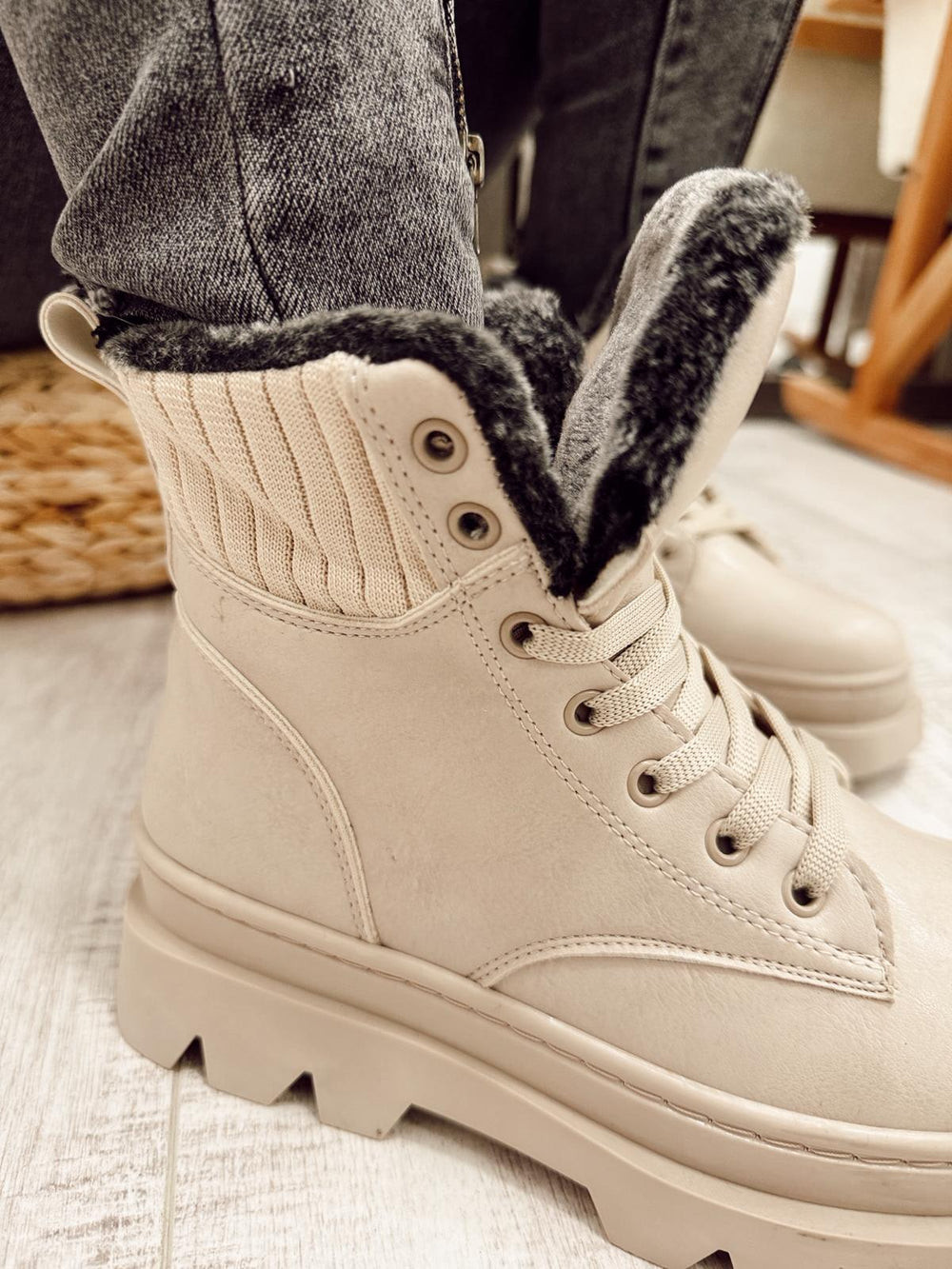 Damen-Halbstiefel F552 – BEIGE
