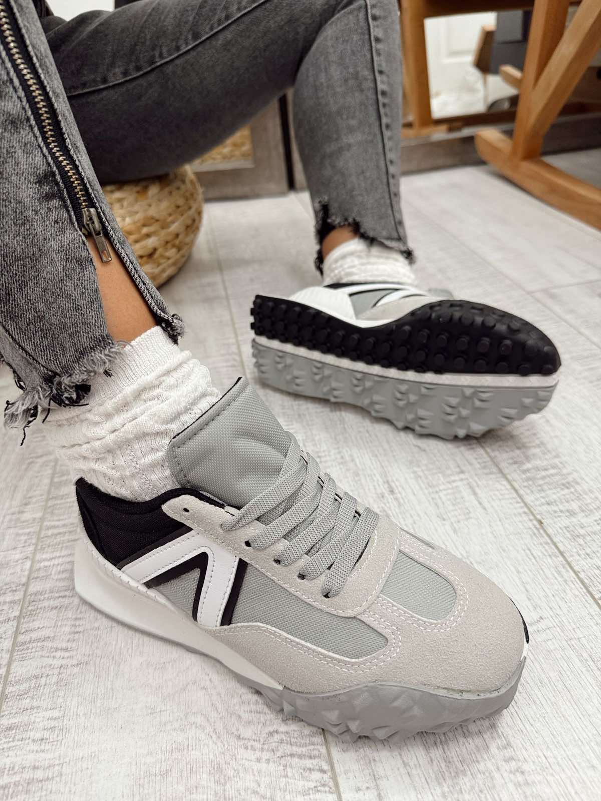 Women sneakers F580 - GREY