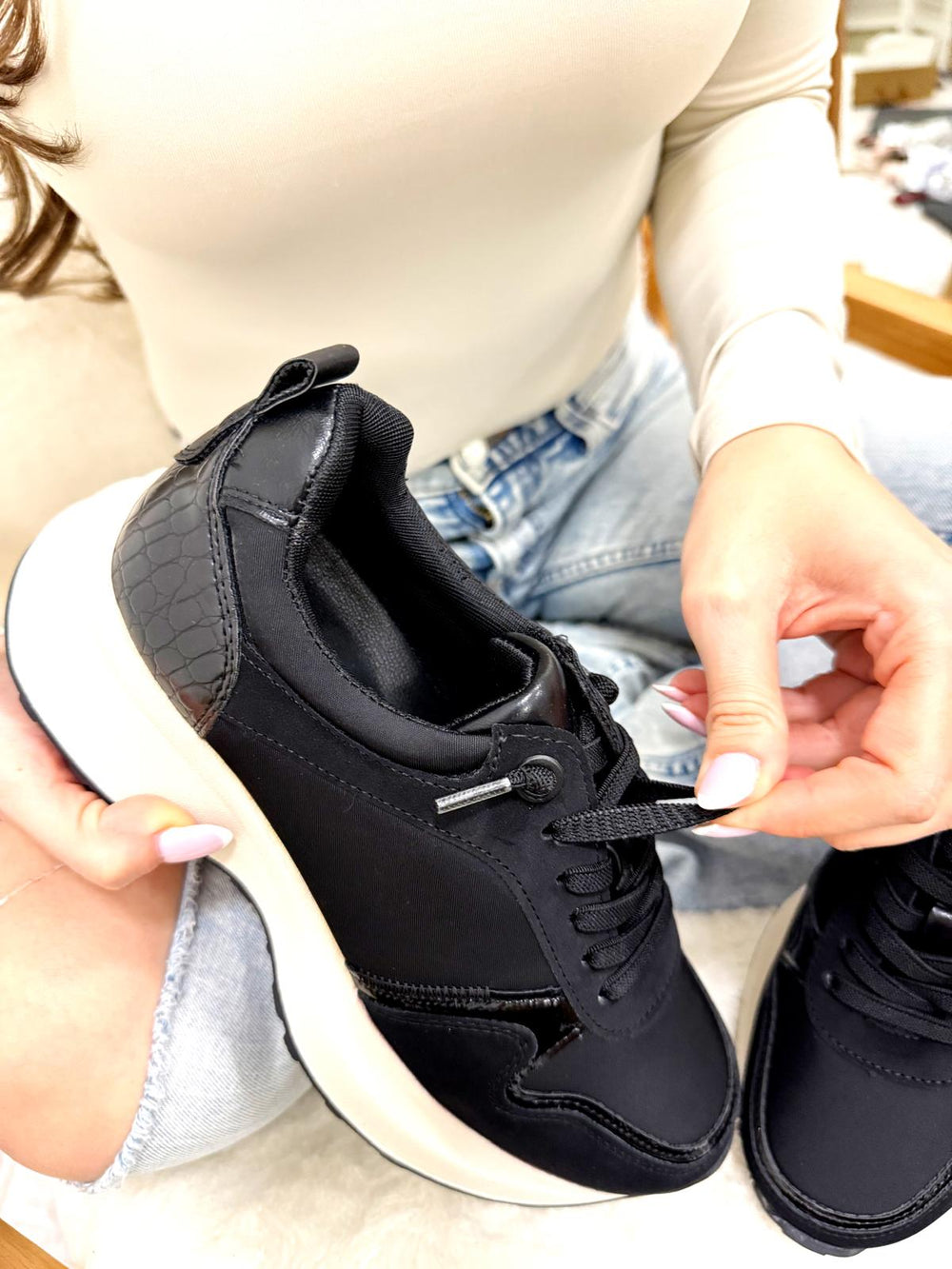 Női sneaker F993 - FEKETE