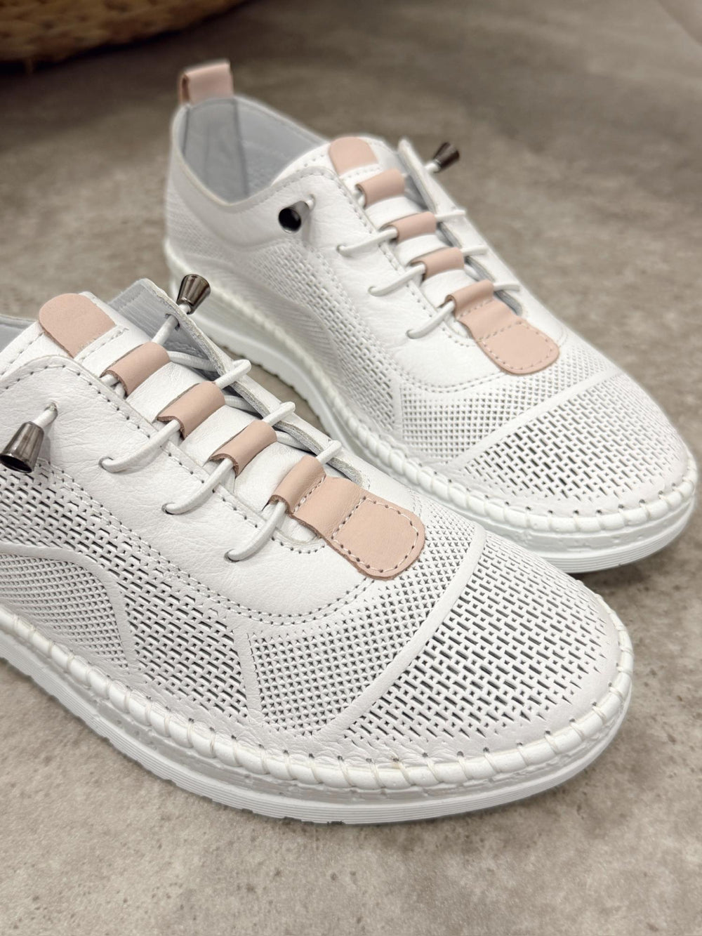 Leather sneakers G399 - WHITE