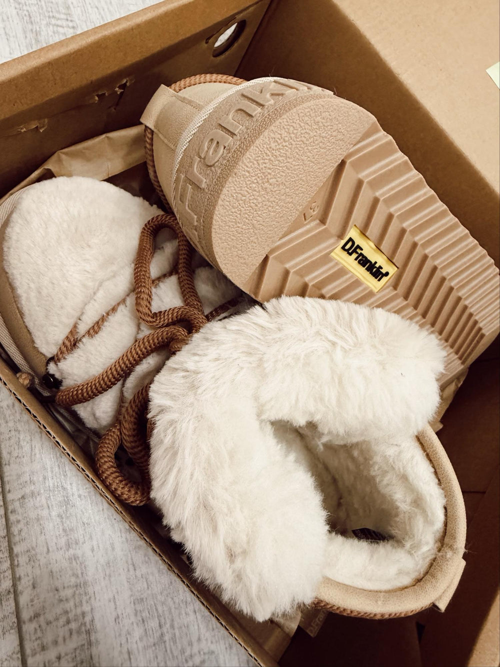 Comfy Boots F989 - BEIGE - NORDIC FUR D.FRANKLIN