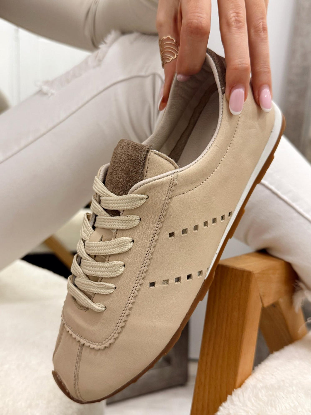 Leather sneakers G124 - BEIGE