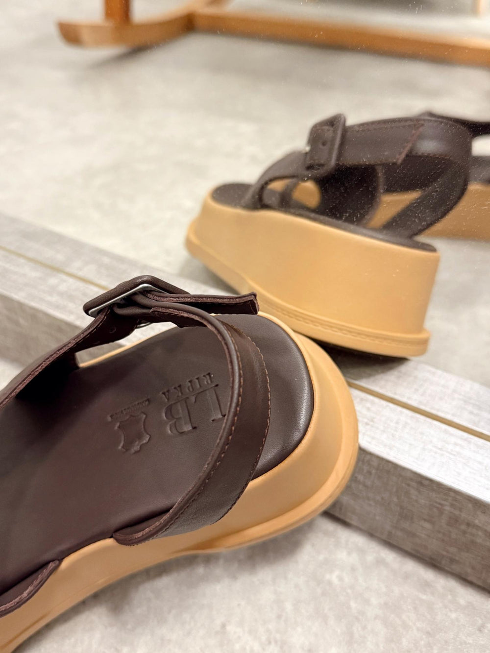 Leather sandals G135 - BROWN