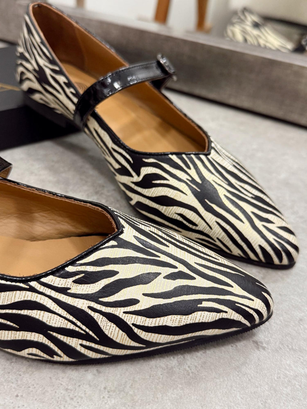 Leather ballet flats G149 - ZEBRA
