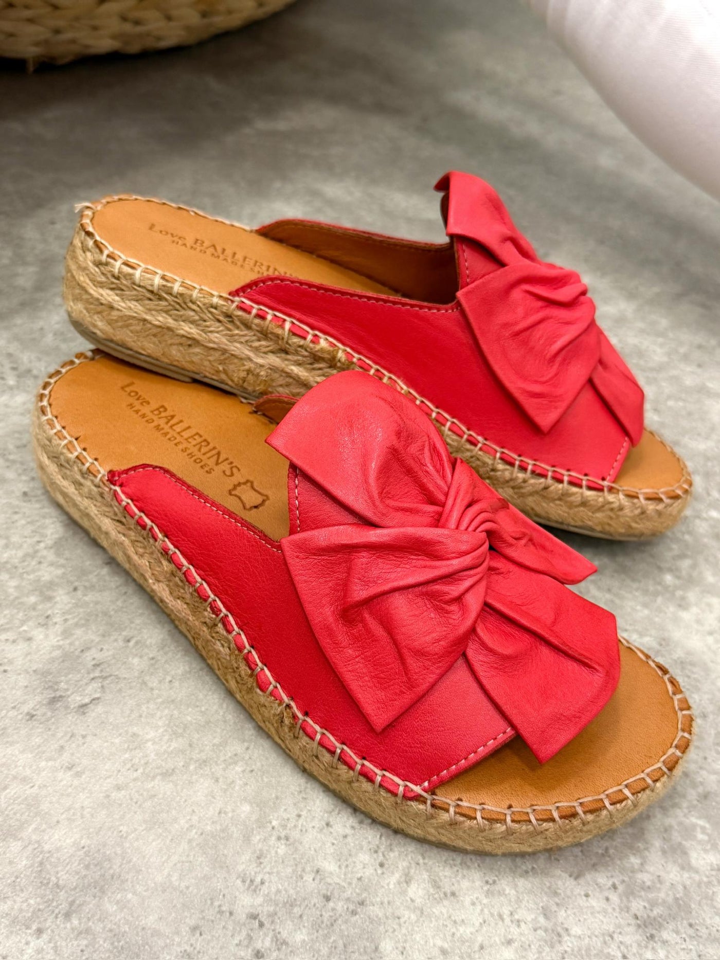 Leather slippers G410 - RED