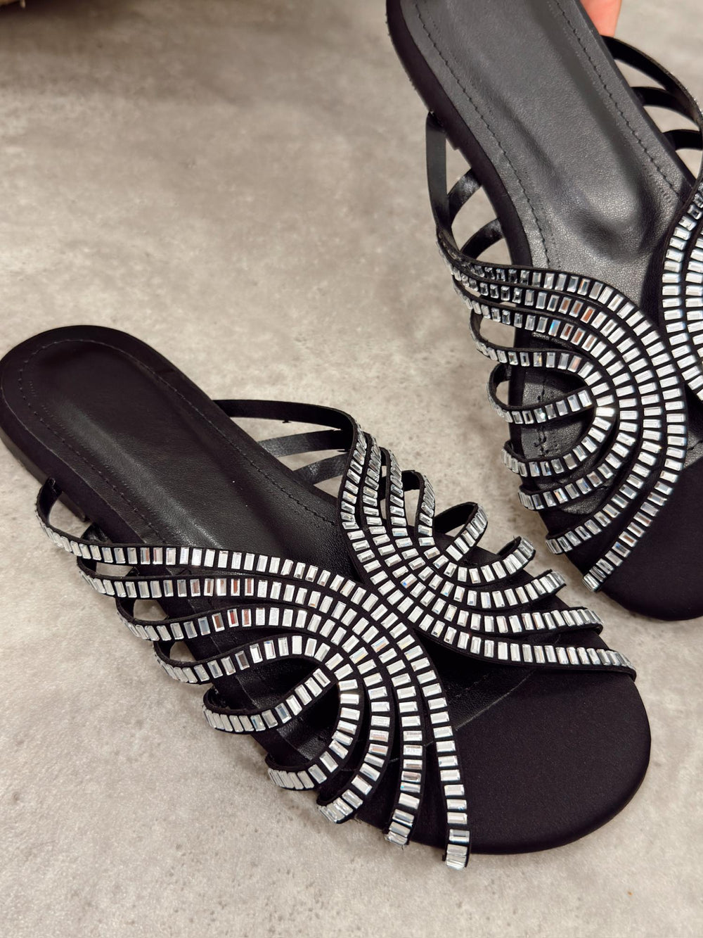 Women Slippers and Mules G506 - BLACK
