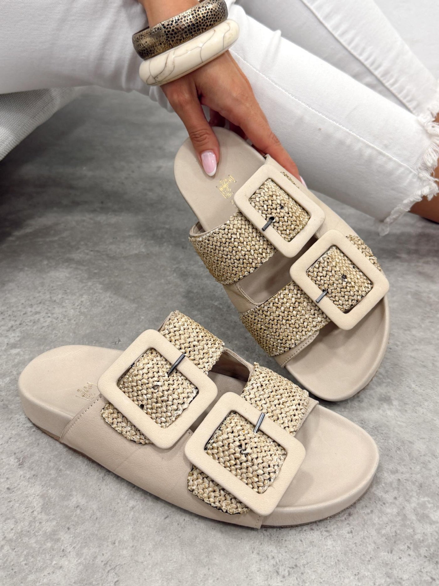 Leather slippers G403 - BEIGE