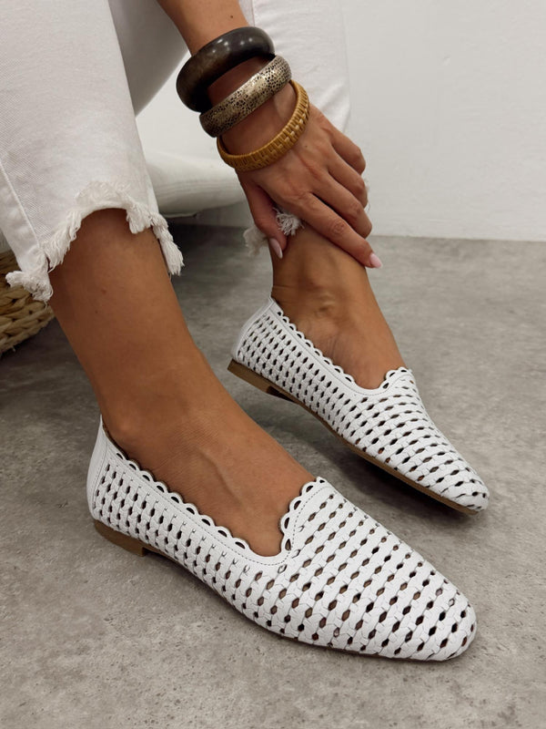 Flat leather shoes G463 - WHITE