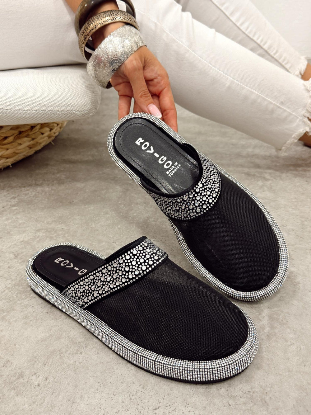 Women Slippers and Mules G483 - BLACK