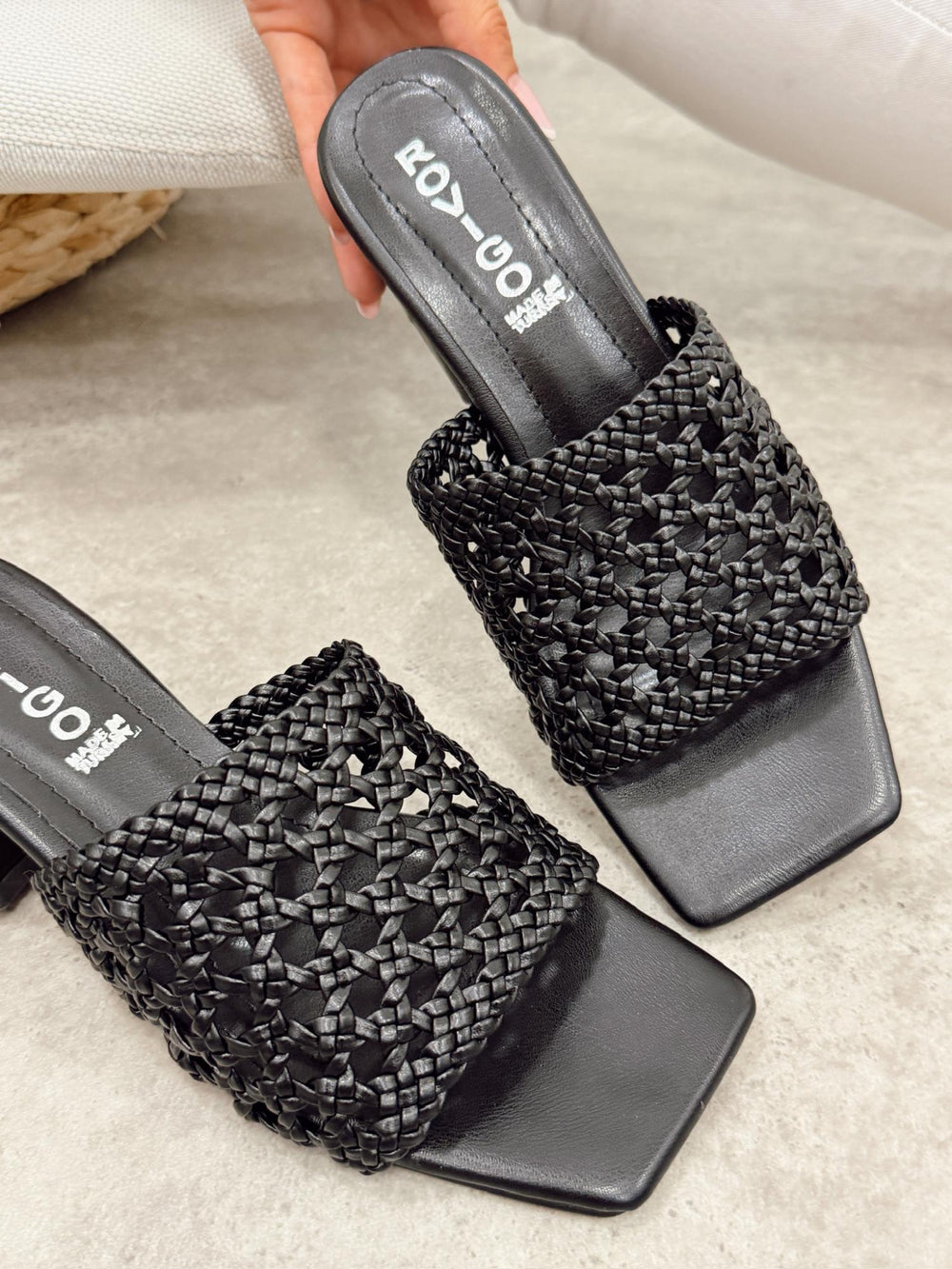 Women Slippers and Mules G479 - BLACK