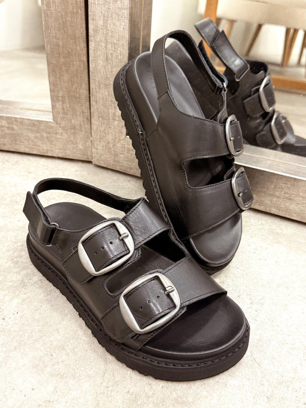 Leather sandals G133 - BLACK