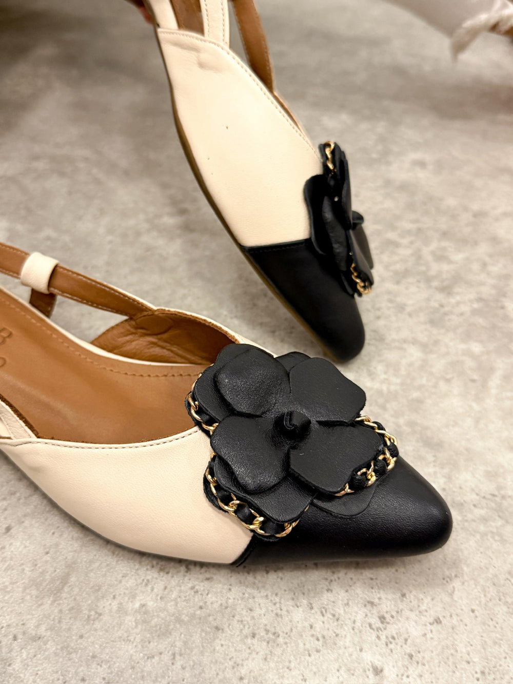 Leather sandals G385 - BEIGE