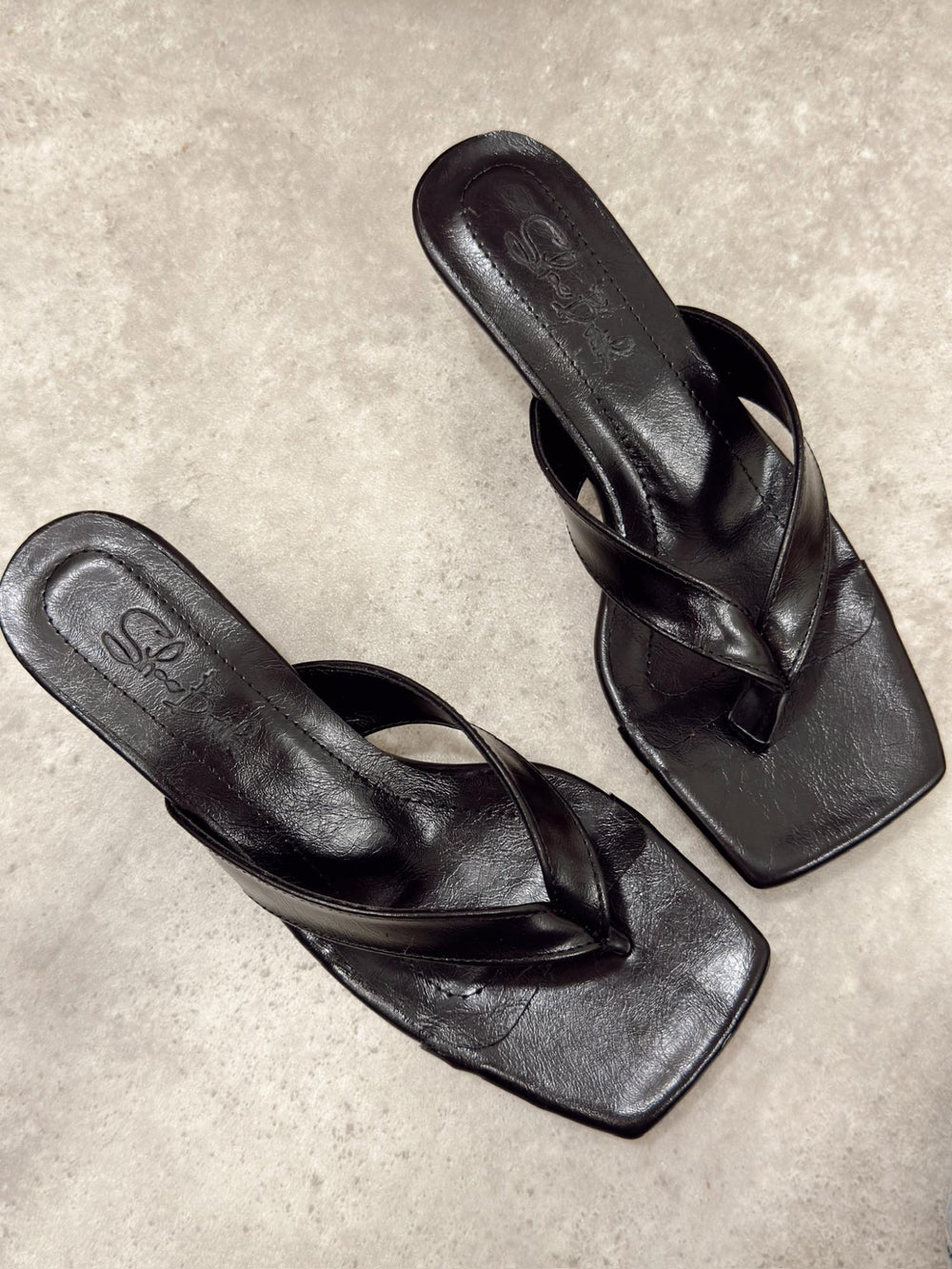 Women Slippers and Mules G492 - BLACK