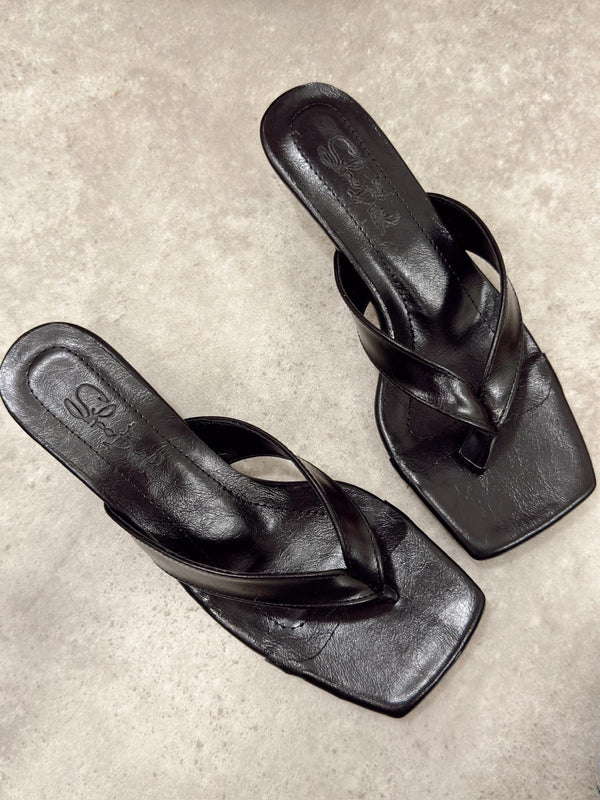 Women Slippers and Mules G492 - BLACK