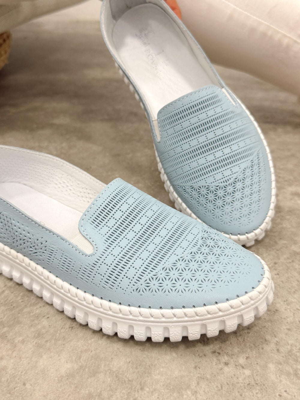 Flat leather shoes G397 - BLUE