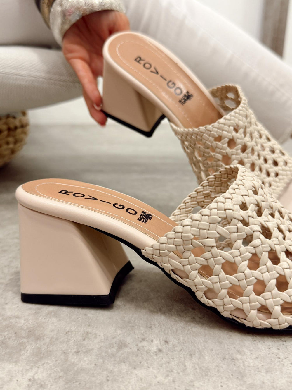 Women Slippers and Mules G479 - LIGHT BEIGE