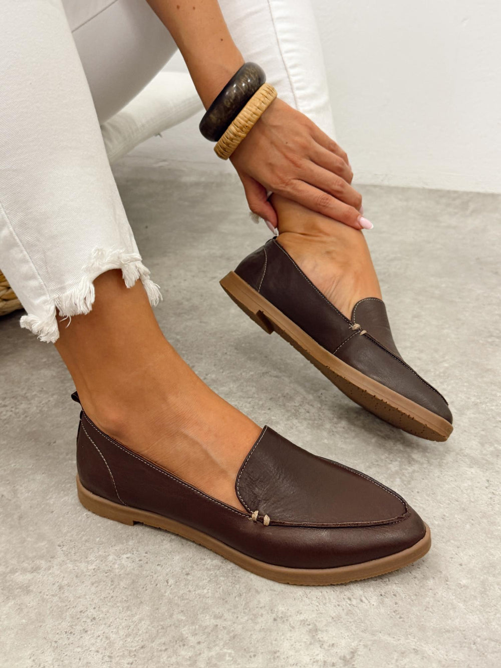 Flat leather shoes G419 - BROWN