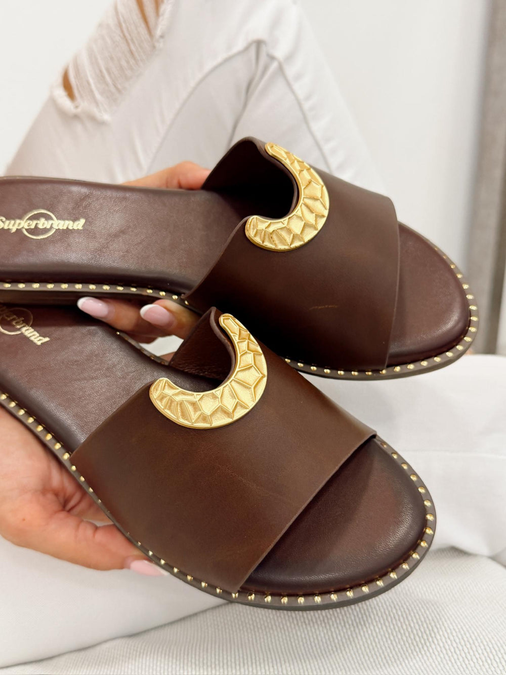 Women Slippers and Mules G330 - BROWN