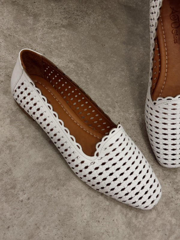 Flat leather shoes G463 - WHITE