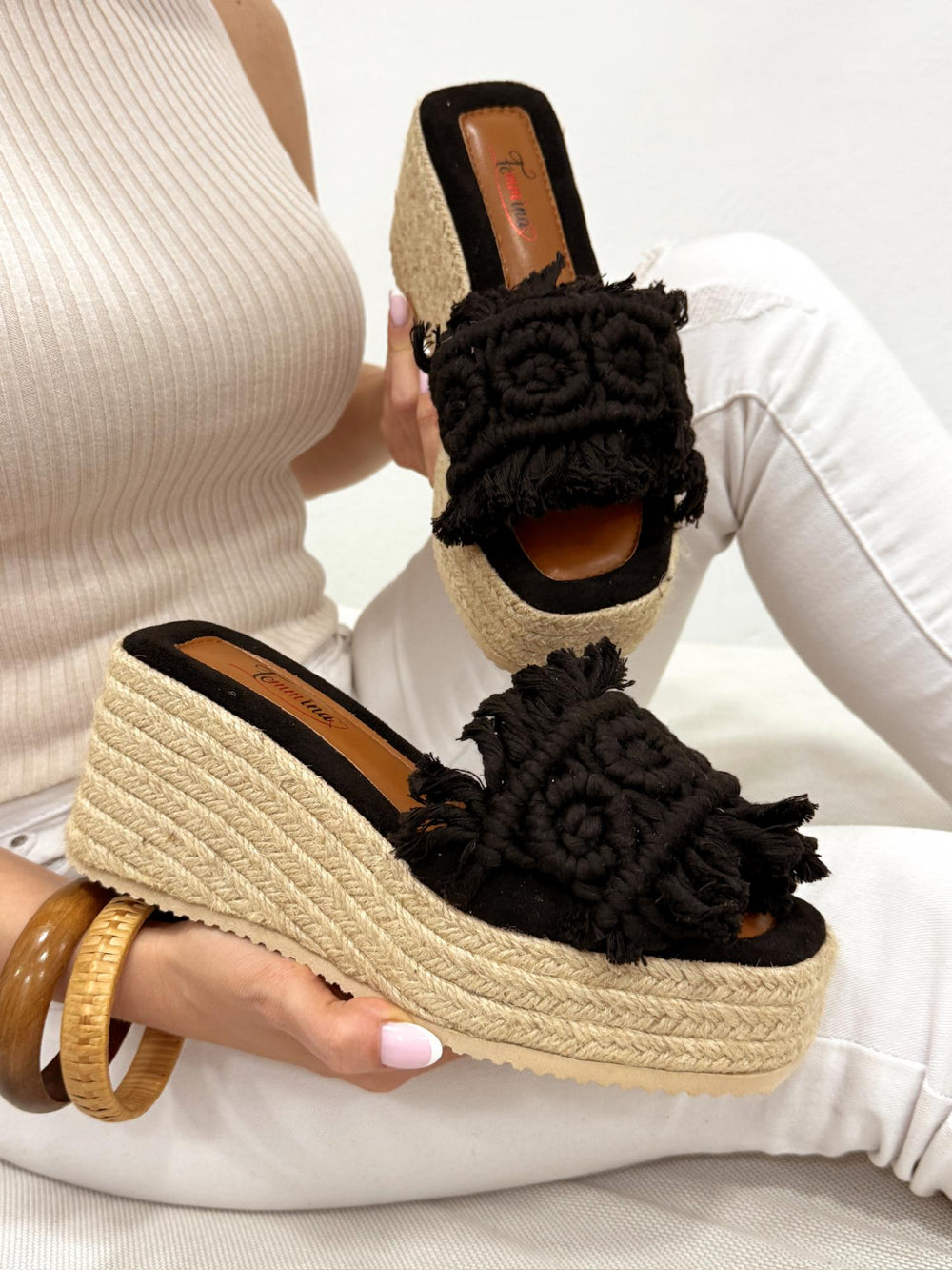 Women Slippers and Mules G237 - BLACK