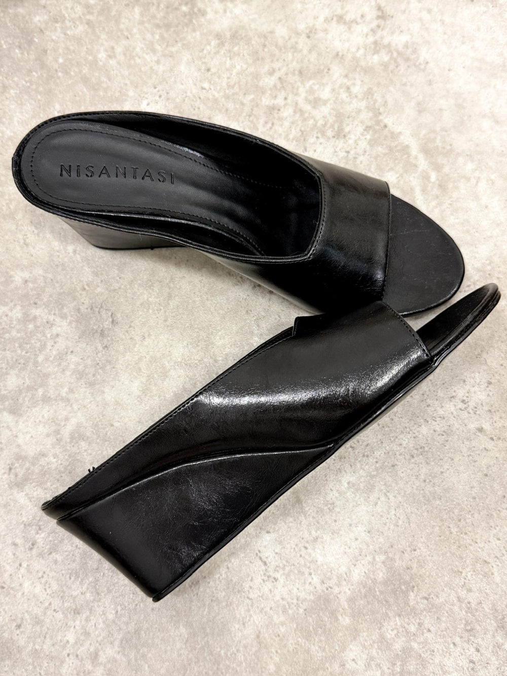 Women Slippers and Mules G440 - BLACK