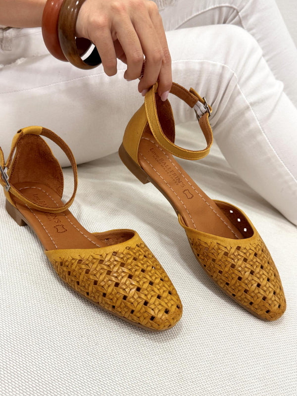 Leather sandals G202 - OCHRE