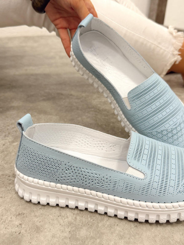 Flat leather shoes G397 - BLUE