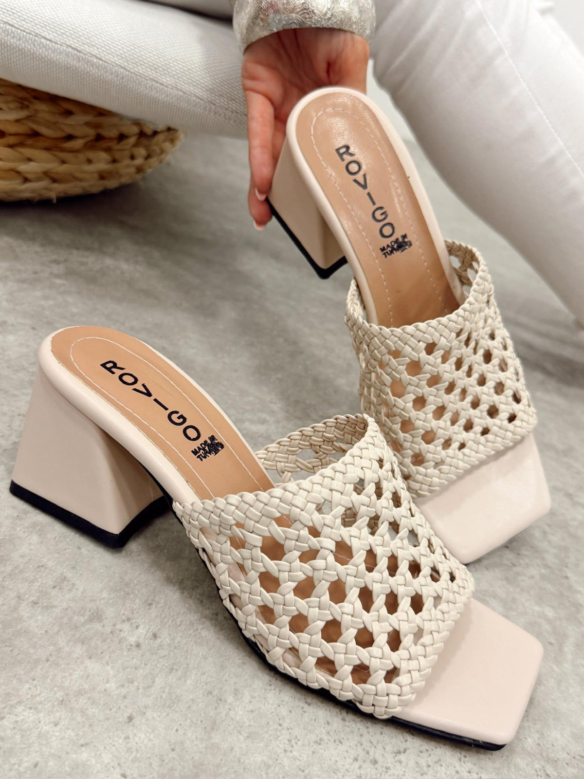 Women Slippers and Mules G479 - LIGHT BEIGE