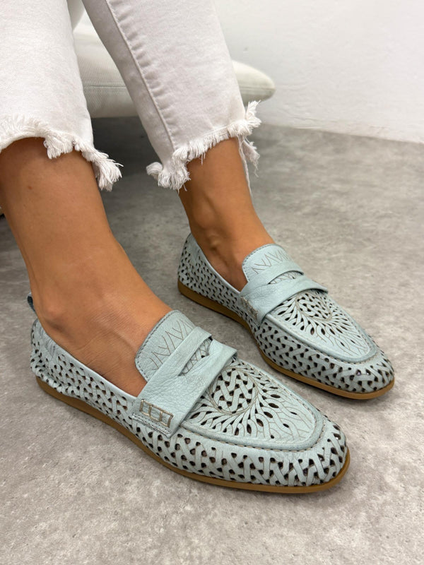 Flat leather shoes G421 - BLUE