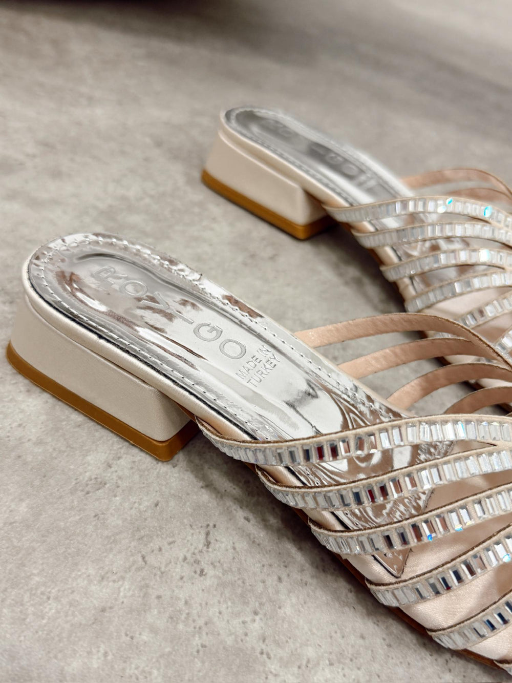 Women Slippers and Mules G480 - BEIGE