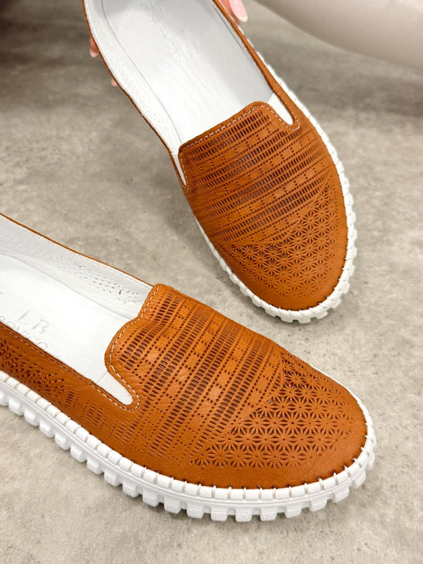 Flat leather shoes G397 - CAMEL