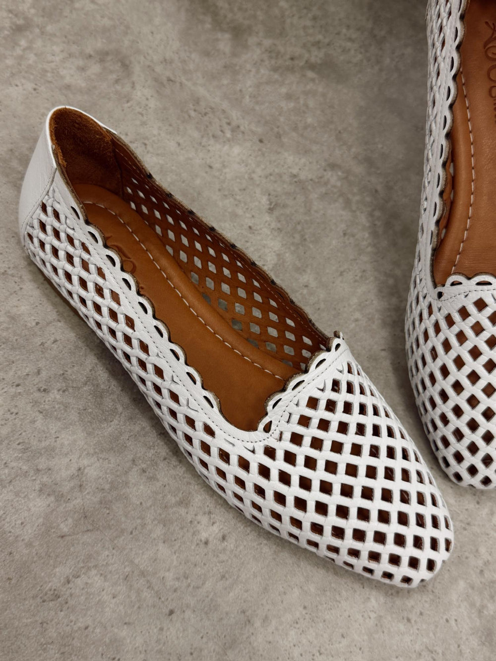 Flat leather shoes G464 - WHITE