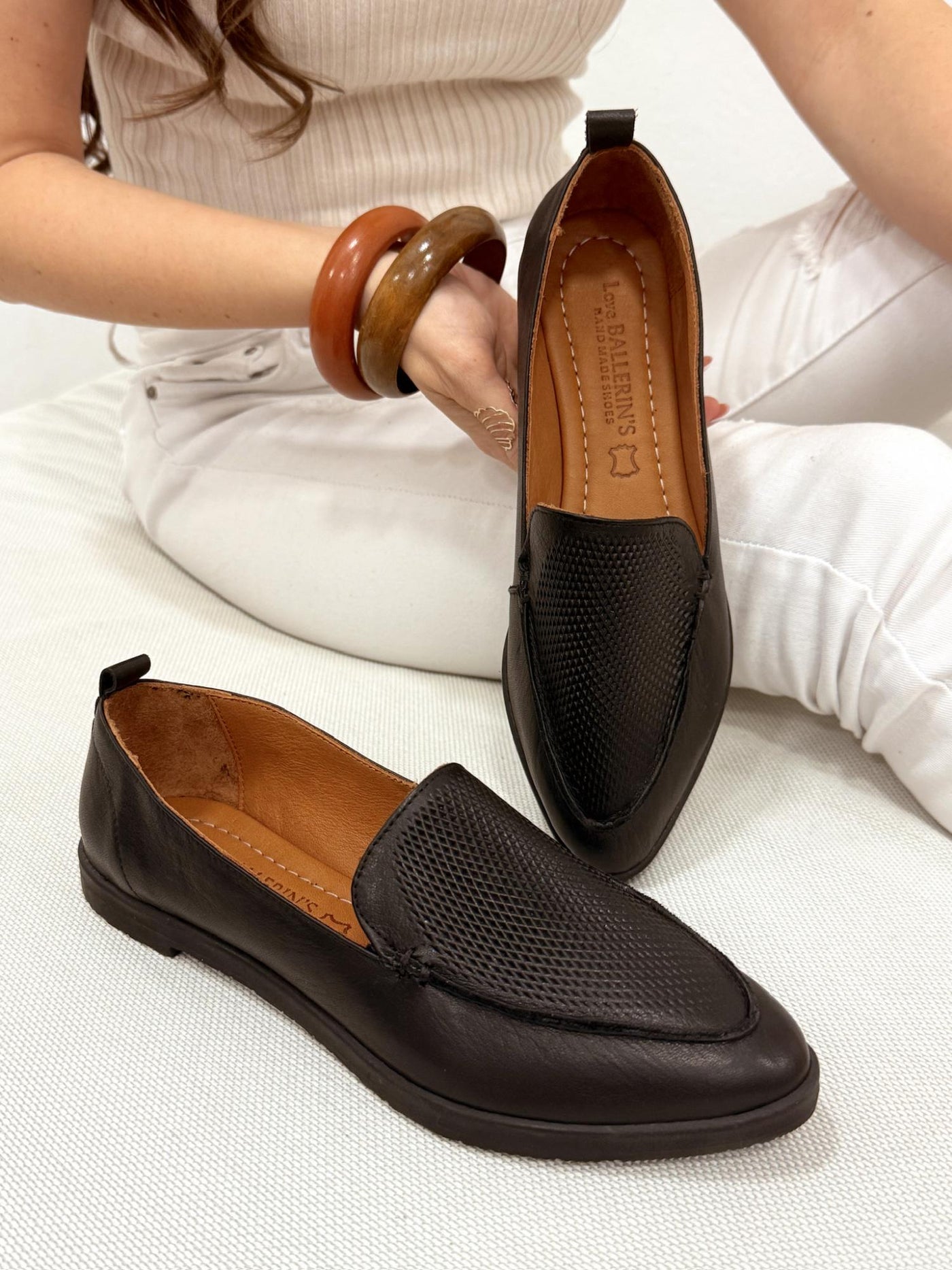 Flat leather shoes G194 - BLACK