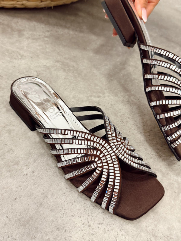 Women Slippers and Mules G480 - BROWN